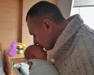 Стало відомо, хто народив доньку Олегу Сенцову