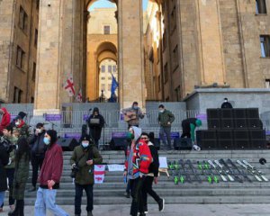 У Грузії протестують проти карантинних обмежень