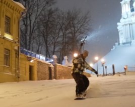 Андреевский спуск превратился в Буковель - атмосферное видео