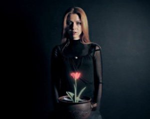 Pop-jazz певица выпустила клип об эмоциональном истощении