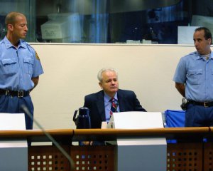 Мілошевич постав перед судом