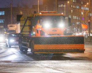 Негода в Україні: рух транспорту обмежено у 5 областях