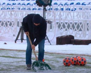 Как Луческу чистил поле от снега перед матчем с &quot;Олимпиком&quot;