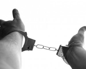 На СТО жорстоко познущалися з чоловіка через автомобільну подряпину