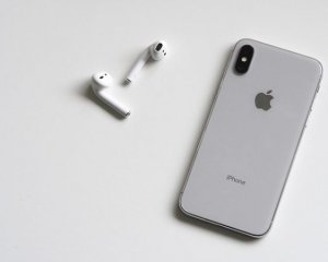 Apple планує виготовляти навушники з нового матеріалу