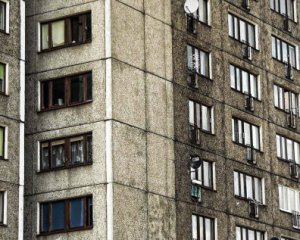 "Я что, еще жива?" - 14-летняя девушка упала с высотки на авто