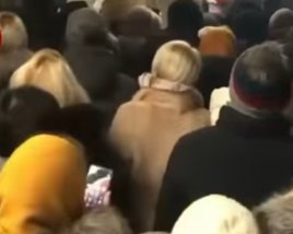 У столичному метро стався пасажирський колапс - показали відео