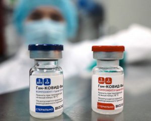 Іноземні посли відмовились вакцинуватись від коронавірусу російським препаратом