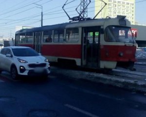 Столичний трамвай збив пенсіонера