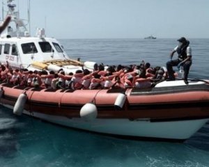 Біля узбережжя Лівії врятували понад 200 мігрантів
