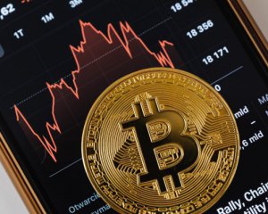 Цена Bitcoin падает после рекордного роста