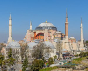 Украшение Константинополя приказали возвести на месте трьох сгоревших храмов