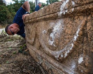 В сафари-парке нашли античные саркофаги