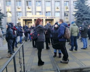 &quot;Аваков - черт&quot; - под судом в Одессе начался протест
