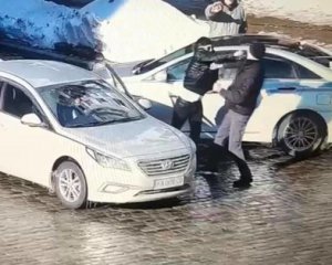 Рідні чоловіка, якого ударом убив водій, б'ють на сполох