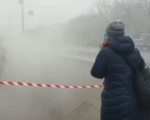 Пар огорнув підземний перехід Києва - з'явилося відео