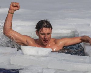 Спортсмен стал мировым рекордсменом, проплыв 81 м подо льдом
