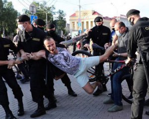 Убитого силовиками митингующего признали виновным в &quot;неповиновении&quot;. Свидетеля убийства посадили на 10 лет