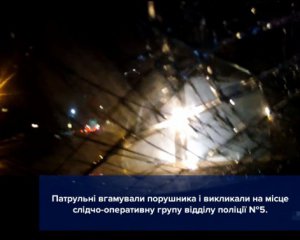 П'яний водій лопатою потрощив автомобіль поліції