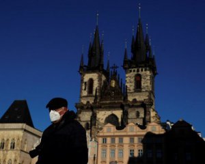 В Чехии на 3 недели запретят покидать районы проживания