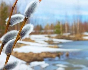 Весна зайшла в Україну з мокрим снігом. Є загроза паводків