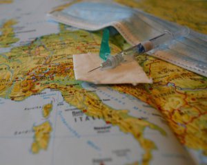 Зеленський вакцинувався, попри наявність антитіл. Розповів чому