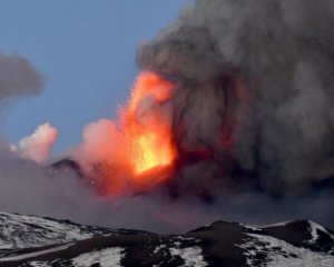 Прокинувся найбільший вулкан в Європі: відео