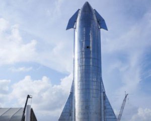 Космічний корабель Маска Starship вперше успішно сів. Але потім вибухнув