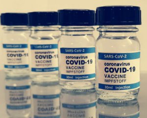 Проявляются через 4-11 дней: у Covid-вакцины обнаружили побочные эффекты