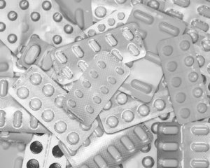 Медики борються за життя 12-річної самогубці