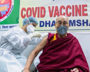 Далай-лама вакцинировался от Covid-19