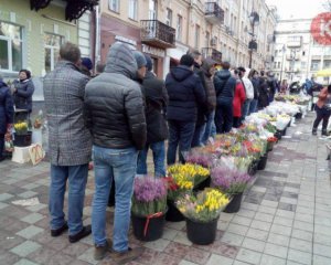 Квіти за 650 тис. грн - найдорожчий букет до 8 березня продають у Києві