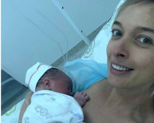 Василіса Фролова показала новонародженого сина