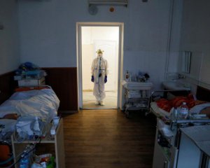 На Прикарпатье бьют тревогу: Covid-больным не хватает мест в больницах