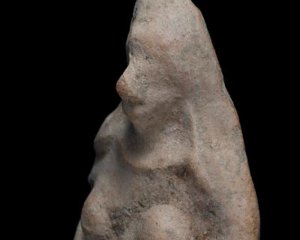 У пустелі знайшли амулет у вигляді фігури жінки