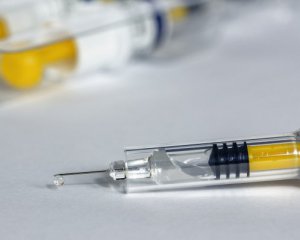 Від вакцини AstraZeneca відмовилися - назвали причину