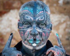 В самого татуированного мужчины страны 98% тела в тату