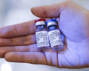 Міністра відправили у відставку. Винна російська вакцина від Covid-19