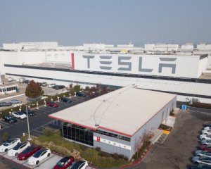 Горел завод "Tesla"