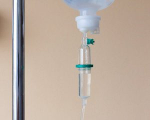 19-річна жінка отруїла алкоголем школярку