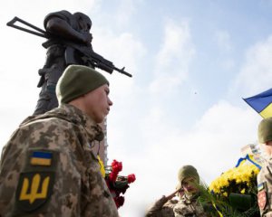 64 - посмертно: президент вручив держнагороди українським добровольцям