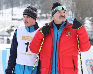 Соперник случайно трижды упал: как Лукашенко победил в гонке Минской лыжни