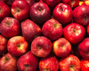 Дешеві яблука зникнуть із прилавків: назвали ціну