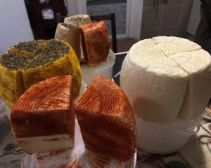 Кулінарний лайфхак: як вдома зробити магазинний твердий сир