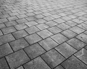 У Польщі на тротуарі раптово помер українець