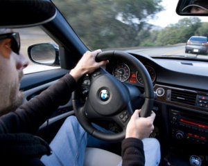 Чоловік пограбував банк під час тест-драйву BMW