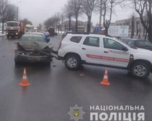 Мобільна бригада з вакцинами потрапила у ДТП: фото