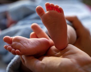 Синцями вкрите все тіло: 11-місячний хлопчик потрапив у лікарню через побої