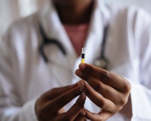 ЄС ще не готовий ділитися з біднішими країнами вакцинами