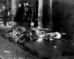 На швейній фабриці загинули 146 робітників